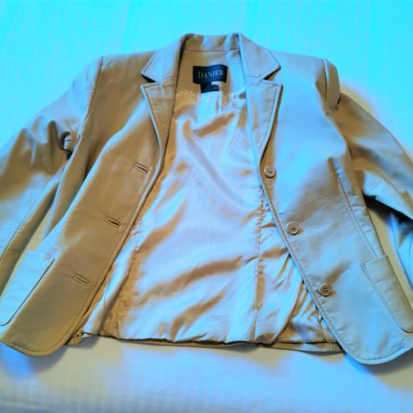 Danier Leather Jacket - Picture 11 of 11